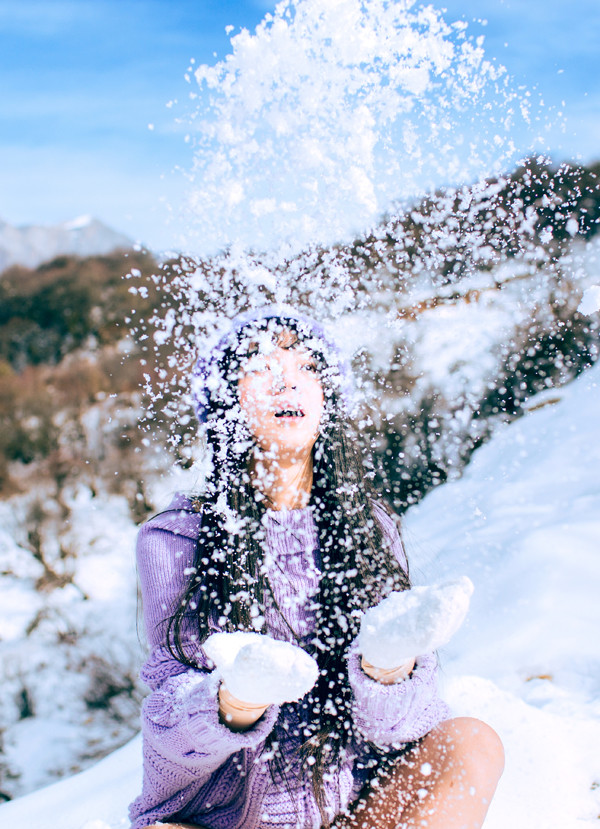 雪地清纯妹子私房照