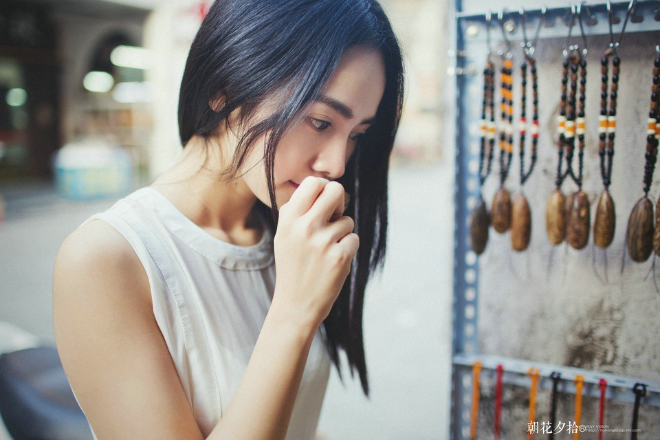 时光静默的清纯甜美女子